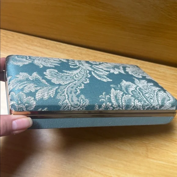 Vintage Travel Clamshell jewelry box with mirror 💍🩵 - Picture 13 of 17